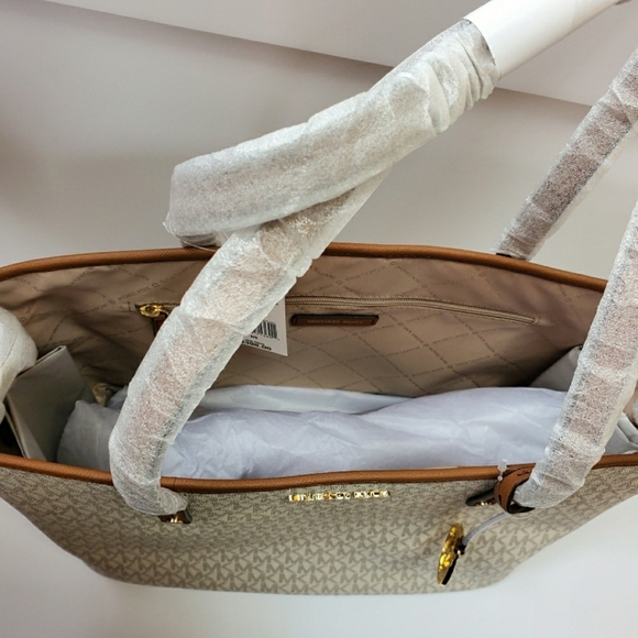 SOLD Michael Kors Signature Drawstring Tote - Picture 6 of 16